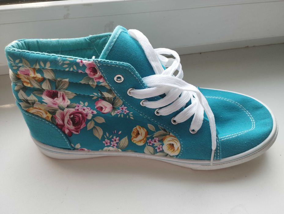 Кеди, високі кросівки, макасини  полотеяні