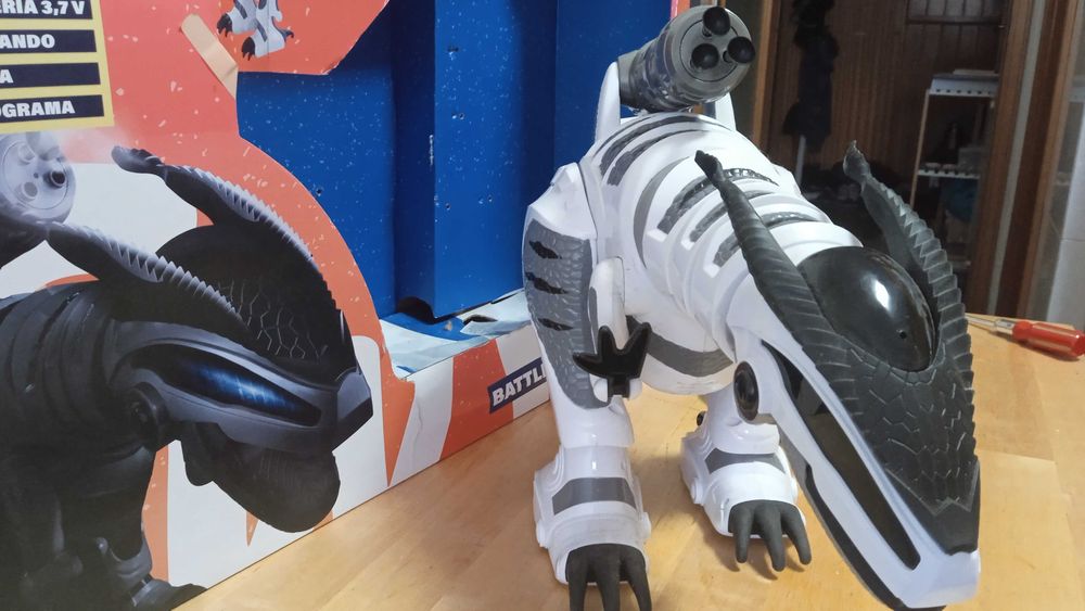 Batle Dino- Robot dinossauro telecomandado!