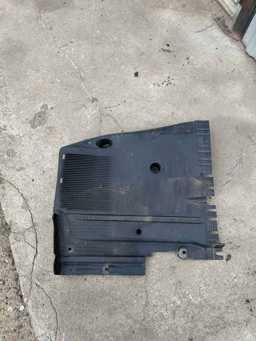 Audi A4 S4 B8 8K Osłona podwozia boczna płyta podłogi lewa 8K0825215H 8k0825215g