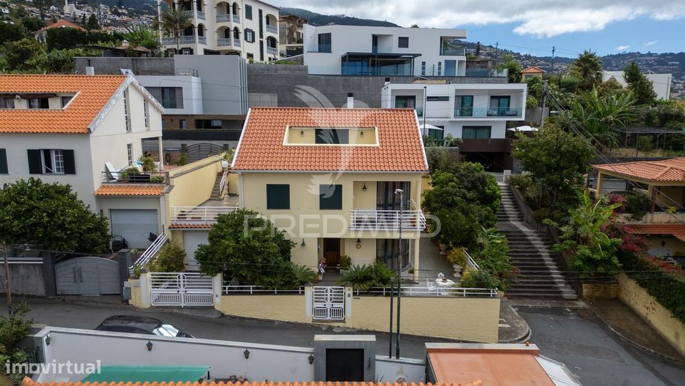 Moradia Geminada T3+sótão no Funchal - Ilha da Madeira