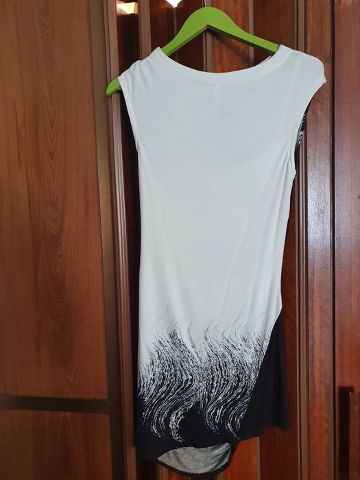 Vestido preto e branco da Karen Millen