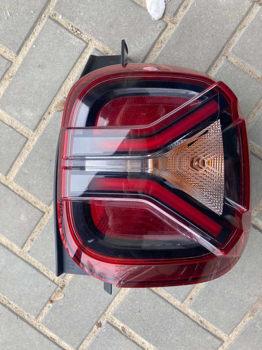 DUSTER II 2 LIFT 21-24 lampa prawy tyl PRAWA oryginal EUROPA /wysylka