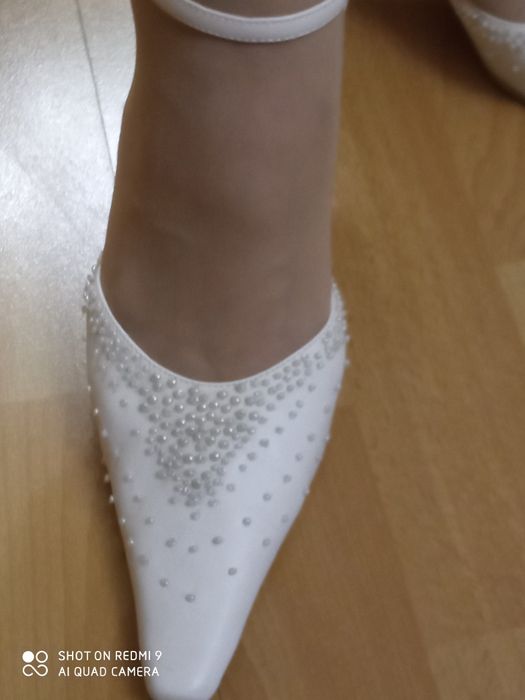 Туфли свадебные с бисером, Италия. Размер 37