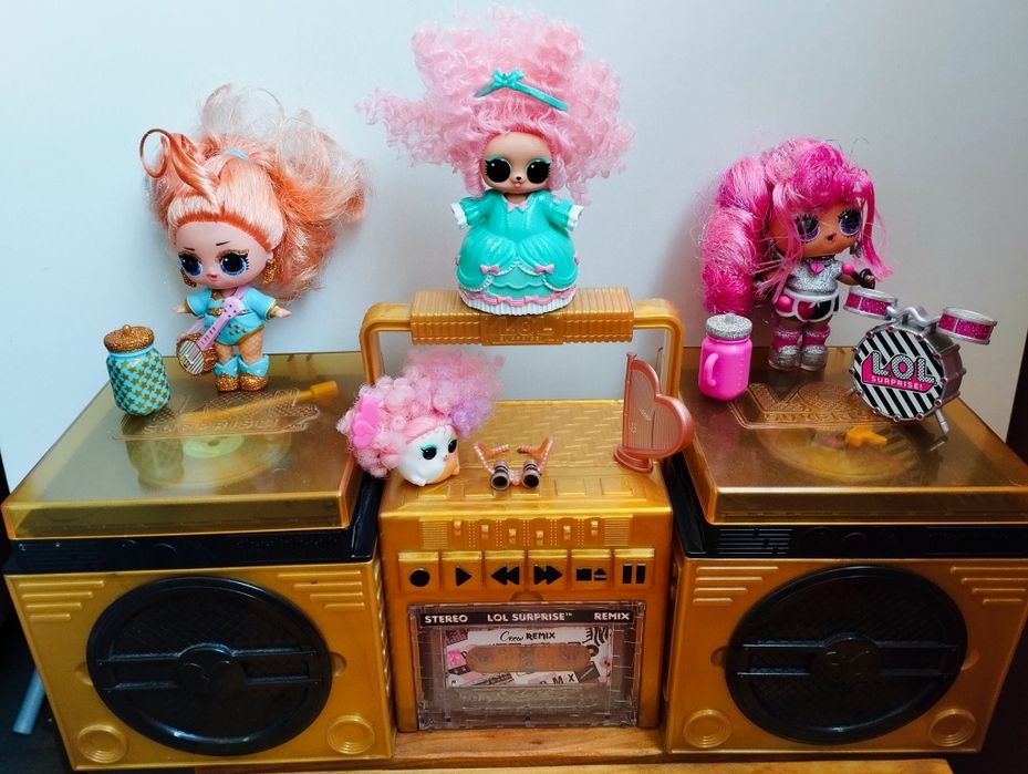 LOL remix музичний бумбокс з трьома ЛОЛ в різних музичних жанрах.