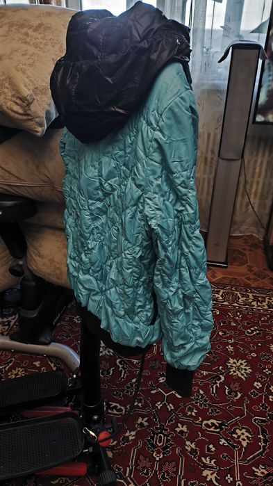 Куртка ветровка.