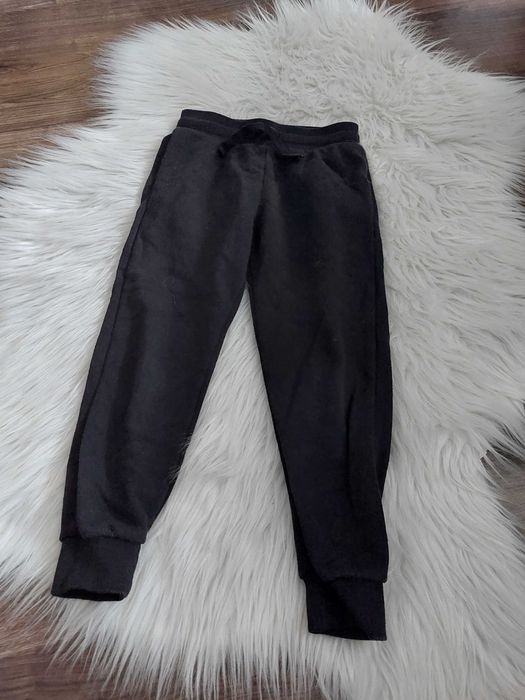 spodnie dresowe hm h&m 116 110 czarne dresy ze sznurkiem