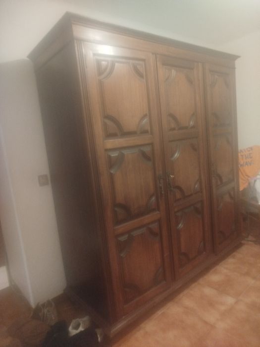 Moveis usados! 2 cómodas com quatro gavetas e dois roupeiros.