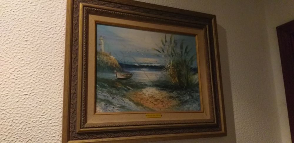 Quadro pintado a óleo com moldura dourada