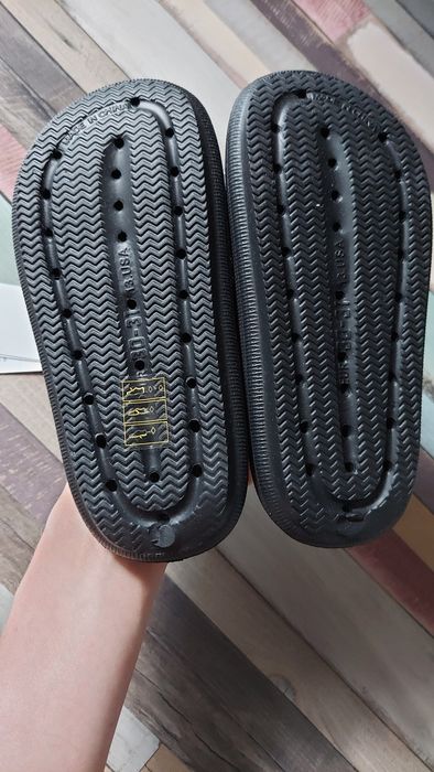 Шльопанці на дівчинку Reserved 28-29 розмір 19 см.