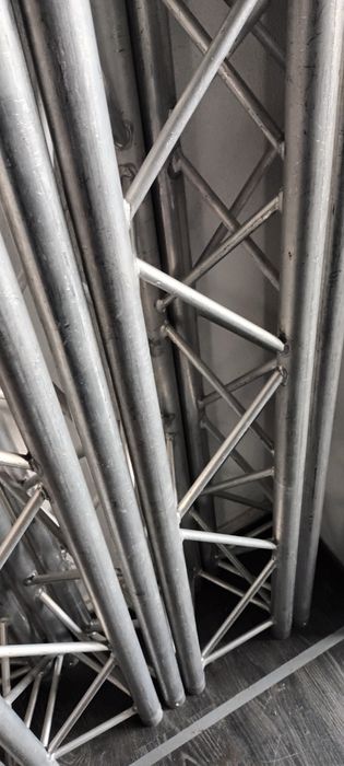 Milos, Truss de 2 metros