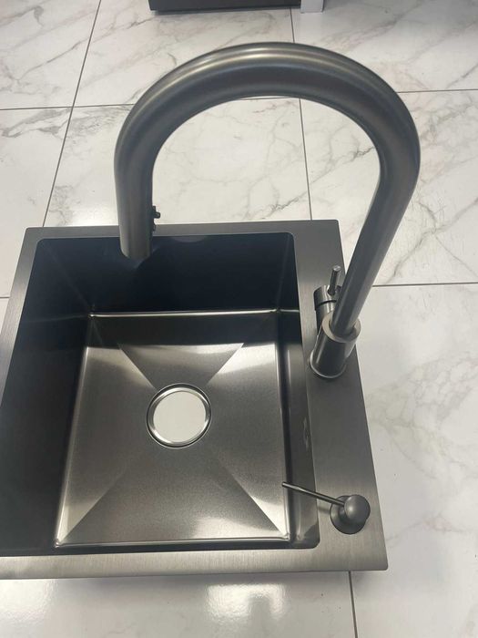 Мийка Lidz 5050 см чорна та змішувач з висувним виливом Kroner.