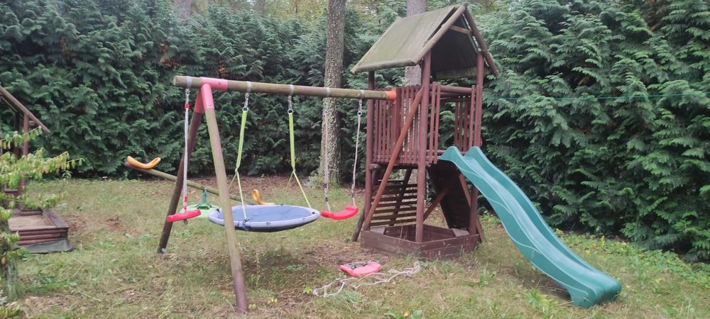 plac zabaw piaskownica huśtawka