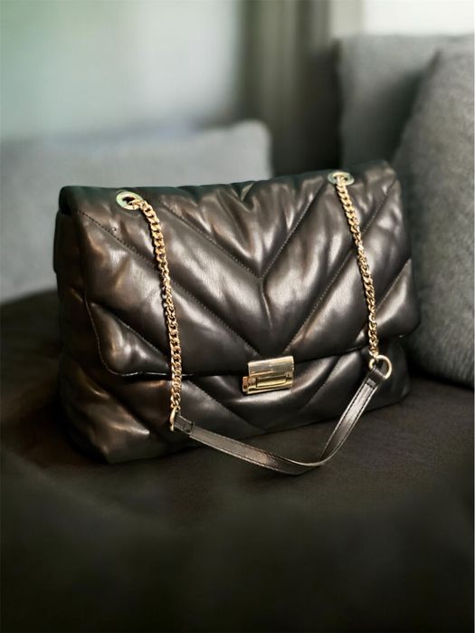 Сумка чорна жіноча ZARA  стьобана на ланцюгу