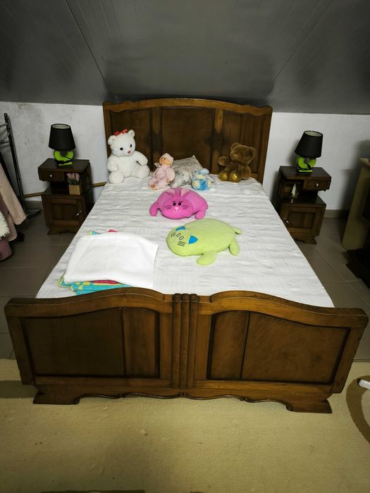 Cama casal com duas cabeceiras