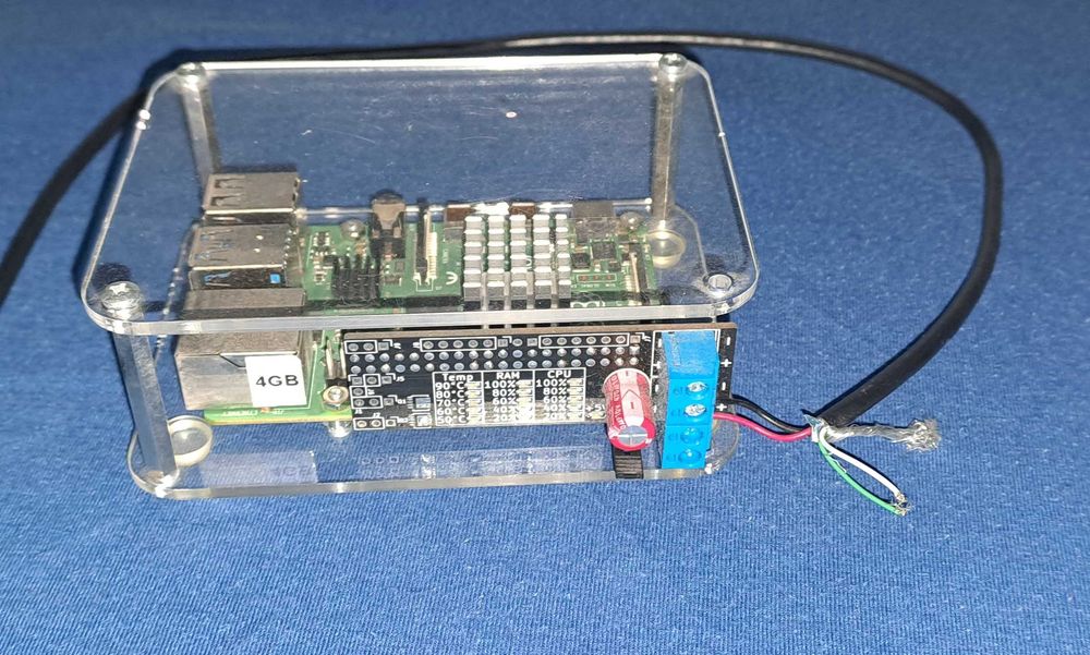 Raspberry Pi 4B 4GB + obudowa, karta microSD