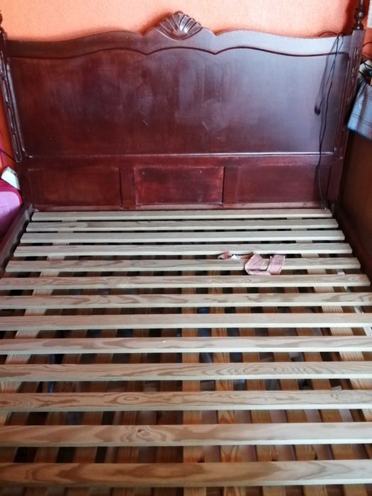 cama antiga em bom estado