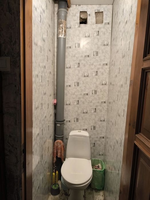 Комната в Коммуне на Адмиральском проспекте