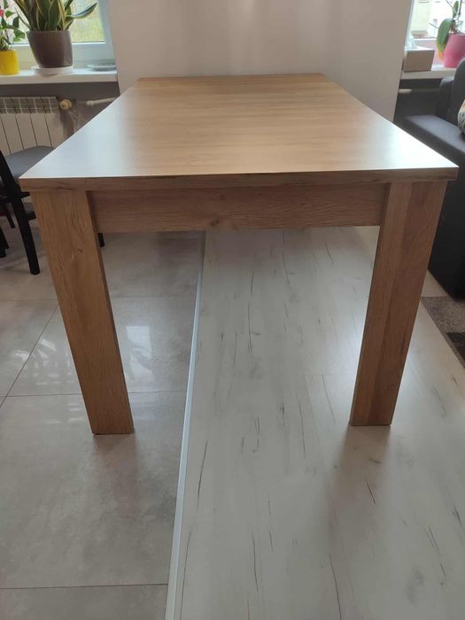 Stół rozkładany używany stan bardzo dobry.