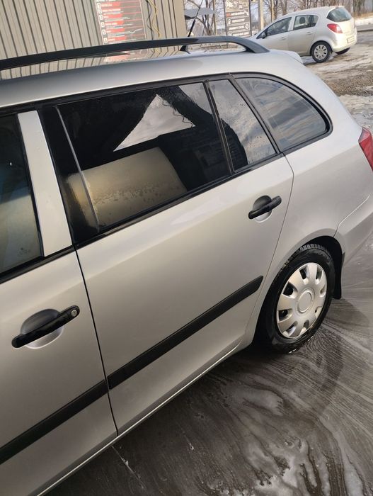Авто автомобіль машина Skoda fabia 2