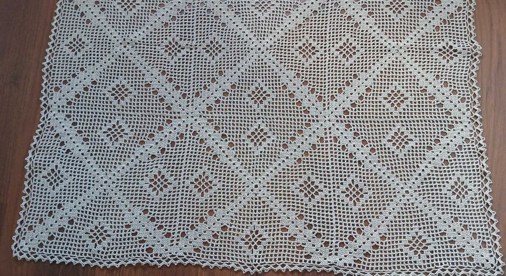 Toalha crochet bege/cru (1,30 mt x 1,30 mt). Feita à mão. Nova!!!