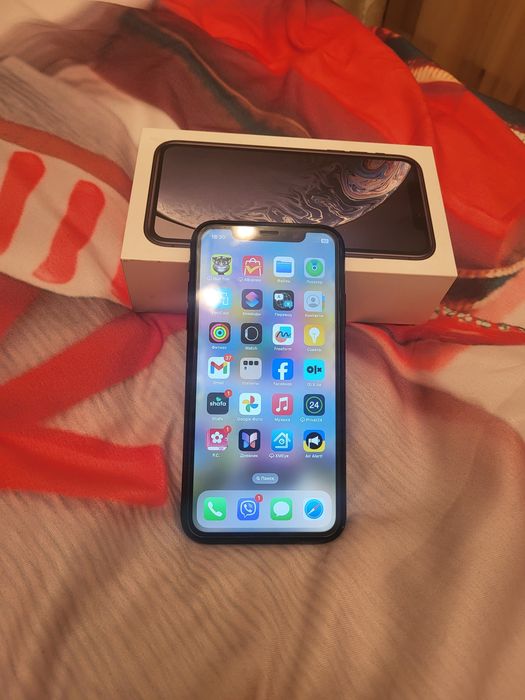 Iphone XR 64 Gb .в гарном станні,в ремонті не був,коробка,купували