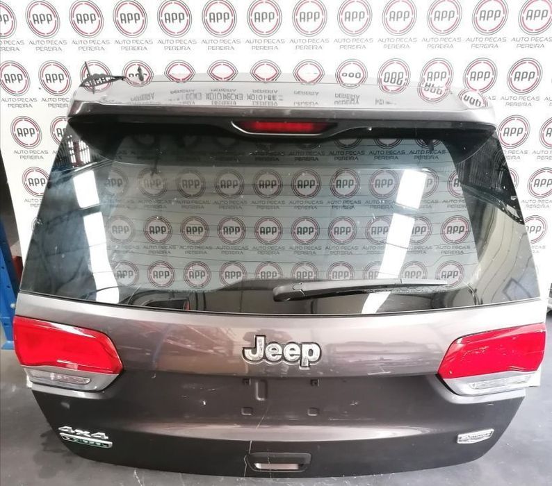 Tampa de mala Jeep Grande Cherokee de 2016.