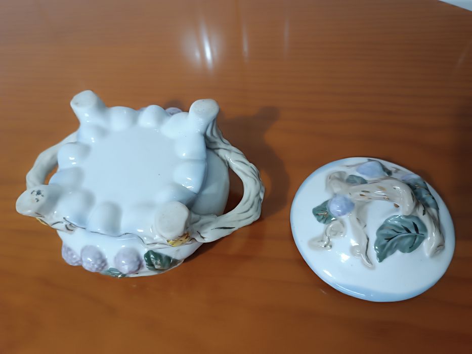 Açúcareiro ou Terrina Pequena. Porcelana Antiga