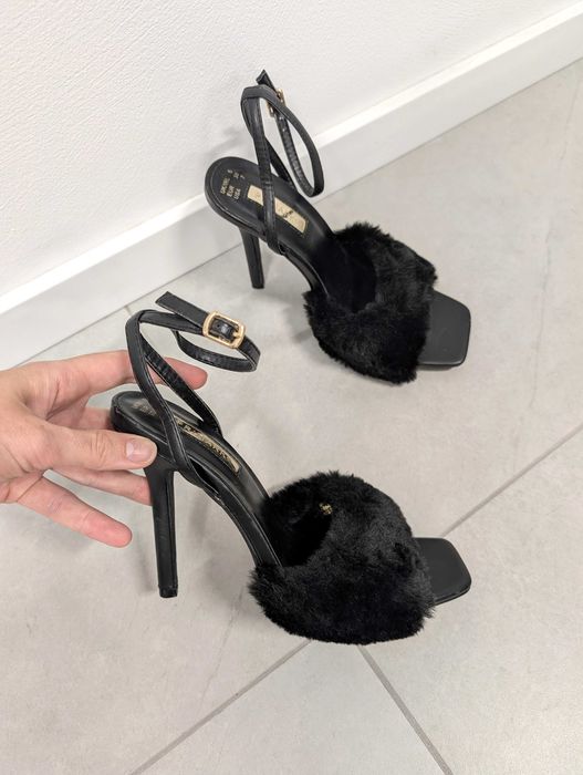 Czarne sandały na szpilce Primark 38 z puszkem futerkiem eleganckie