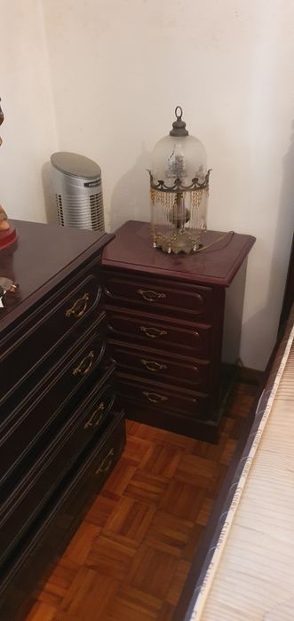Conjunto cama e mesas de cabeceira