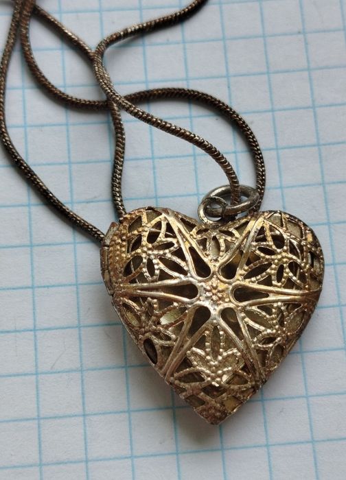 Продам колье серебряное
