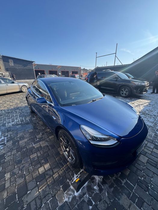 Продаю ТЕСЛУ  3 2018 год