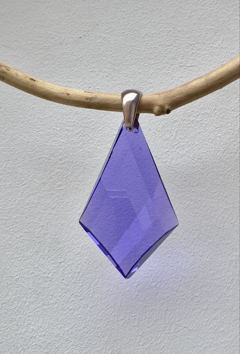 Duza przywieszka z krysztalem Swarovskiego