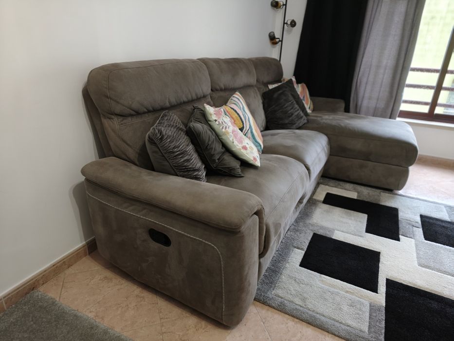 Sofá de 3 lugares com chaise longue e assento reclinável