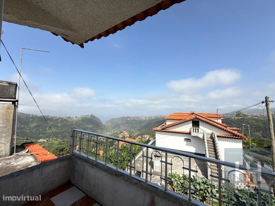 Moradia T5 para Recuperar | Ilha, Santana