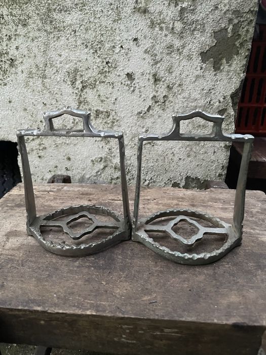 Vendo estribos a portuguesa