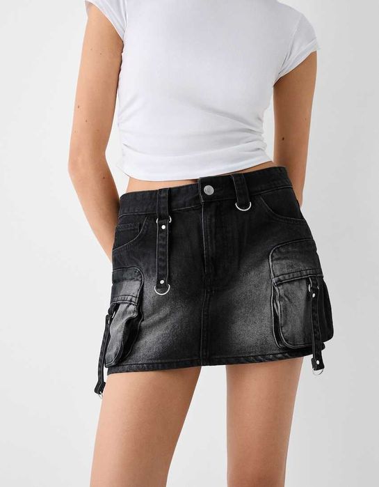 Продам мини юбку карго Bershka размер 32, черная (новая с бирками)