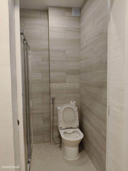 Apartamento T2 renovado pronto a estrear em Beato, a 500 metros do met