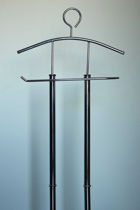 Cabide de pé para roupa em ferro