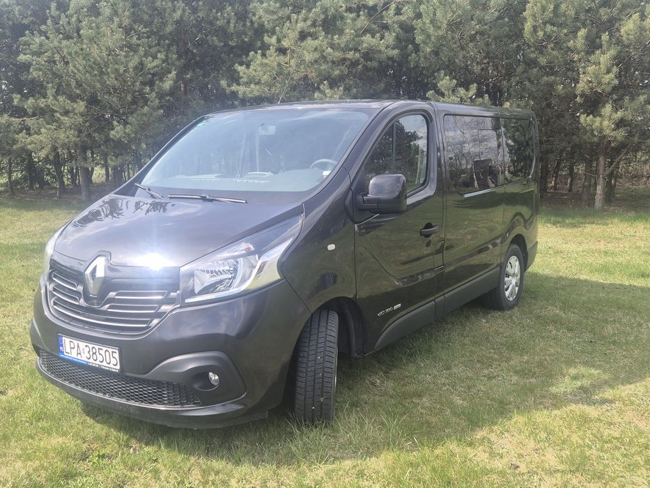 Wynajem busa 8 osobowy Renault Trafic