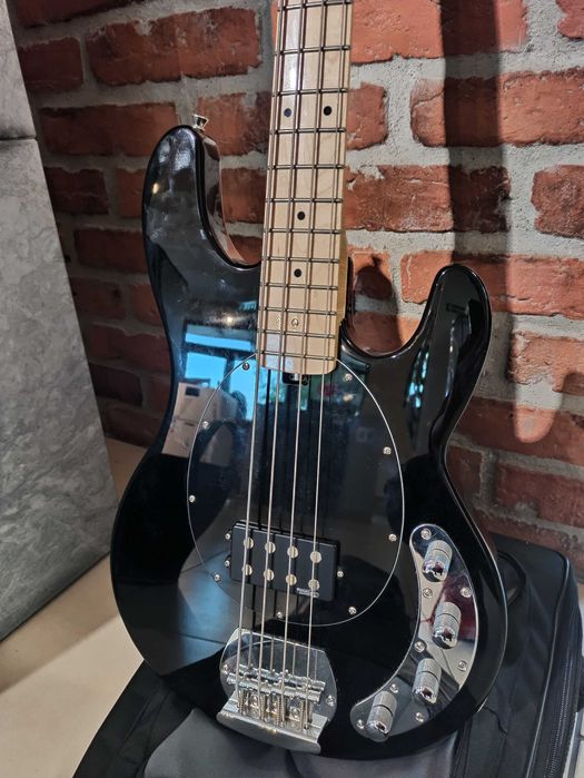 Gitara basowa Vintage V964 z futerałem