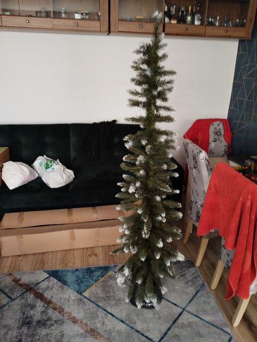 Choinka sztuczna wys 180cm, szerokość 45cm