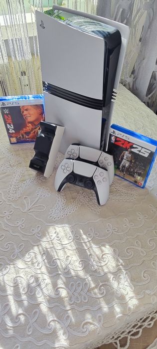 MEGA ZESTAW: PS5 Pro 2TB (7021) + Napęd + 2 Pady + Stacja + 5 HITÓW | BOX | GWARANCJA