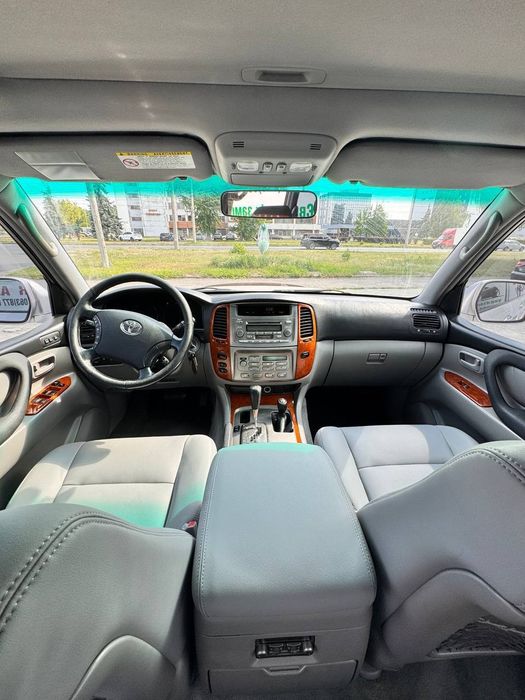 Toyota Land Cruiser 100