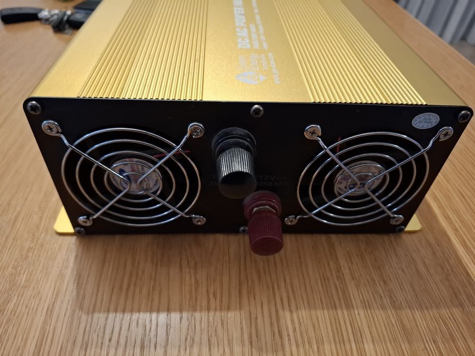 Przetwornica napiecia czysty sinus 2000Watt 12V/230

PRZETWORNICA NAPI