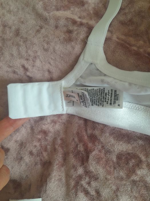 Бюстгальтер, ліфчик. Новий, білий. Об'єм 65, чашка Е