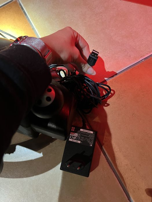 Volante Logitech Driving Force GT + Pedais (PS3 / PS2 / PC)
