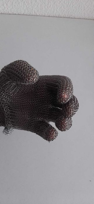 Luvas de aço.