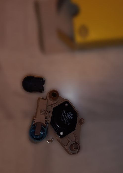 Регулятор напруги генератора HELLA