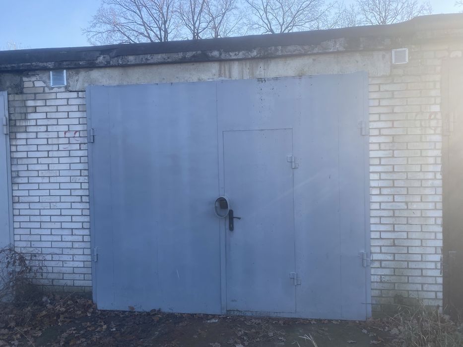 Гарний гараж Вишневе