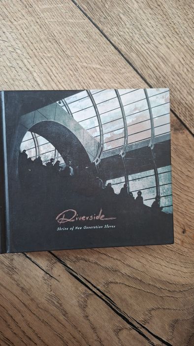 Płyty CD Riverside z autografami